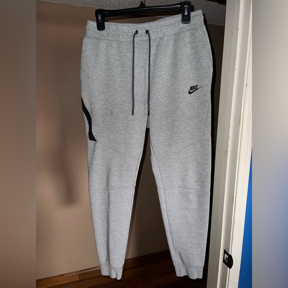 Men’s Nike Tech Fleece Sweatpants (Grey) - Size M